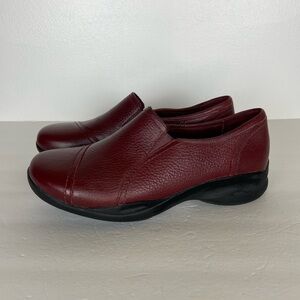 Clarks In Motion Slip On Shoes Size 10 Wide Burgundy Cushioned Career Work Med